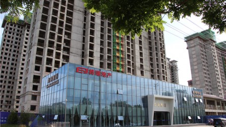 為家鄉(xiāng)臨洮的經濟發(fā)展、城市建設增磚添瓦